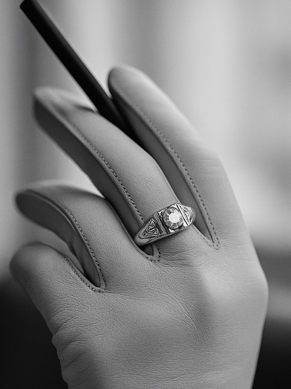 Antique 18k White Gold Ring with brilliant Old European Diamond